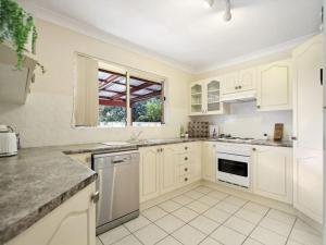 Kuchyň nebo kuchyňský kout v ubytování Burrill by the Beach by Experience Jervis Bay