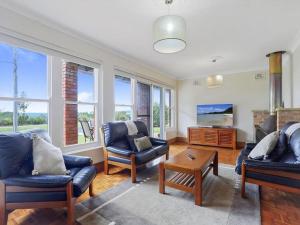 A seating area at Summer Breeze by Experience Jervis Bay