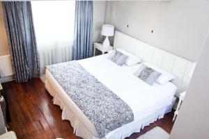 Rúm í herbergi á Mito Casa Hotel