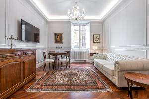 a living room with a couch and a table at Regina Elena - Antica Dimora, Bastione S. Remy in Cagliari