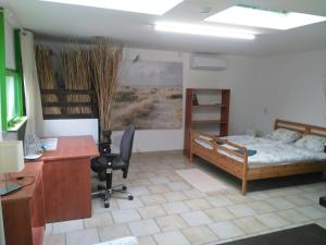 Posteľ alebo postele v izbe v ubytovaní Rastlinky.sk Greenhouse Guestrooms