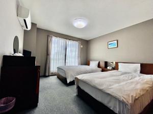 En eller flere senger på et rom på Hotel Umizola