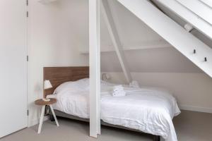 Postel nebo postele na pokoji v ubytování Appartement Waterrijck Sneekermeer, Sneek - Offingawier