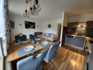 a dining room with a table and chairs and a kitchen at Appartement Wenger in Bad Hofgastein