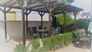 Ein Garten an der Unterkunft Ferienwohnung "Burgblick"