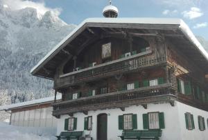 Selbstversorgerhütte Plafing v zimě