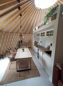 Fotografia z galérie ubytovania Jurty Glamping v destinácii Gostynin