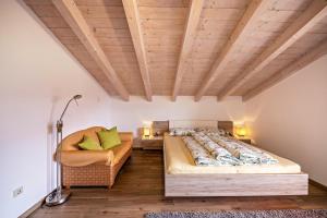 A bed or beds in a room at Panoramawohnung Annaheim
