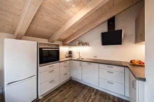 A kitchen or kitchenette at Panoramawohnung Annaheim