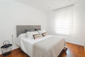 Ένα ή περισσότερα κρεβάτια σε δωμάτιο στο Expoholidays- Primera linea de playa Palmeral