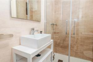 Ένα μπάνιο στο Expoholidays- Primera linea de playa Palmeral +15 φωτογραφίες