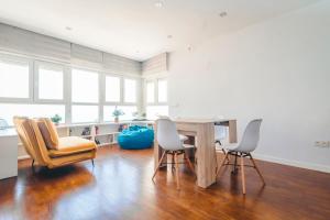 Χώρος καθιστικού στο Expoholidays- Primera linea de playa Palmeral