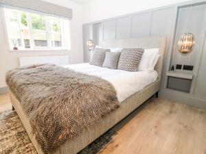 A bed or beds in a room at 12 Manor Farm Close