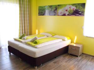 Ένα ή περισσότερα κρεβάτια σε δωμάτιο στο Pension Froschprinz