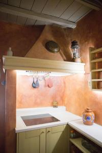 A kitchen or kitchenette at Skinos House