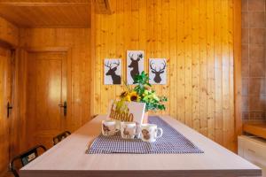 Imagen de la galería de Aldea Los Odres - Cabañas de Madera de 1ª con Piscina Privada y BBQ en la puerta, en Moratalla