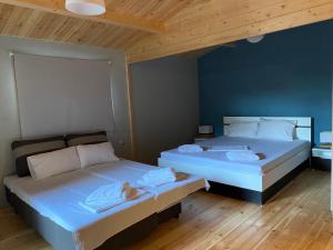 Postel nebo postele na pokoji v ubytování Golden Sun Villas + 37 fotografií