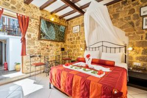 A bed or beds in a room at Cava d'Oro