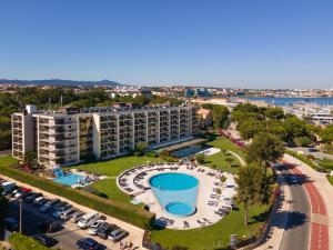 an aerial view of a resort with a pool and a parking lot at Vila Gale Cascais in Cascais