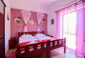 Postel nebo postele na pokoji v ubytování Savas Rooms
