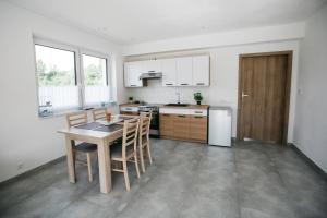 Kuchyňa alebo kuchynka v ubytovaní Apartamenty Perła Orawy
