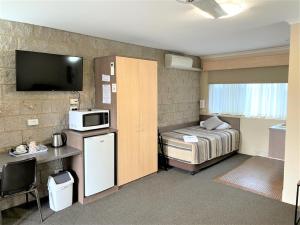 Ein Bett oder Betten in einem Zimmer der Unterkunft Milgate Motel