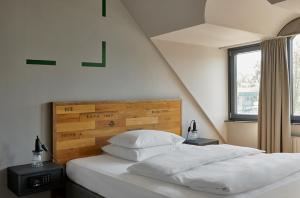 Postel nebo postele na pokoji v ubytování Kröger by Underdog Hotels + 21 fotografií