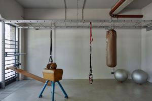 The fitness centre and/or fitness facilities at Kröger by Underdog Hotels