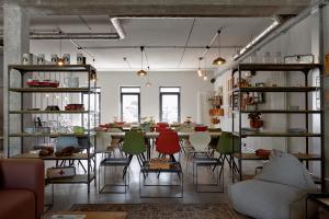 Posezení v ubytování Kröger by Underdog Hotels