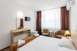 Hotel Neko tesisinde bir odada yatak veya yataklar