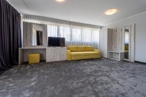 TV a/nebo společenská místnost v ubytování Hotel Caesar 2 + 37 fotografií