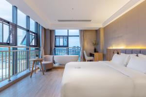 TRUE Go hotel客房内的一张或多张床位