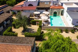 Bazén v ubytování Agriturismo Il Megalite nebo v jeho okolí