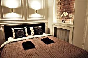 Posteľ alebo postele v izbe v ubytovaní Luxury Jacuzzi Apartment