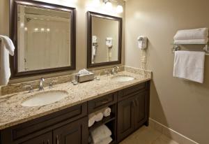 a bathroom with two sinks and a mirror at Visitor's Inn in Hamilton