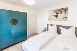Tempat tidur dalam kamar di Smart Resorts Haus Rubin Ferienwohnung 101