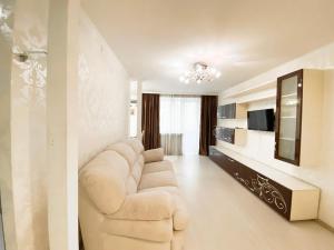 Televízia a/alebo spoločenská miestnosť v ubytovaní Beautiful 1-bedroom near Most City Center