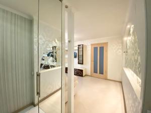 Fotografia z galérie ubytovania Beautiful 1-bedroom near Most City Center v destinácii Dnipro