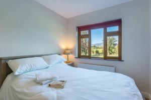 En eller flere senge i et værelse på The Villa - On the Waterford Greenway Kilmacthomas