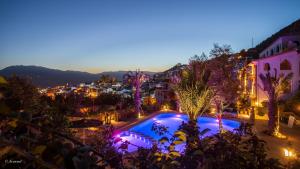 Ein allgemeiner Bergblick oder ein Berglick von des Bed & Breakfasts aus