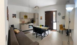 A kitchen or kitchenette at Momenti e Monumenti