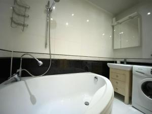 Kúpeľňa v ubytovaní Beautiful 1-bedroom near Most City Center