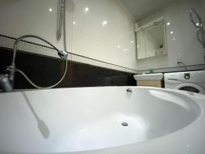 Kúpeľňa v ubytovaní Beautiful 1-bedroom near Most City Center