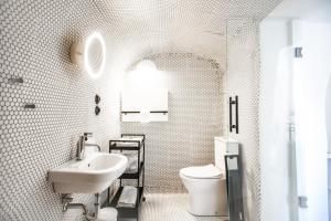 Ένα μπάνιο στο Domeček / Tiny House