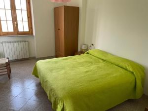 A bed or beds in a room at Il Nido Delle Rondini