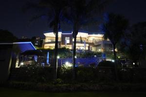 Κήπος έξω από το Over The Moon Guesthouse