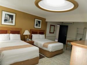 Un pat sau paturi într-o cameră la Savoy Express