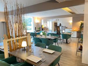 Restaurace v ubytování Logis Latitude Ouest Hôtel Restaurant & Spa