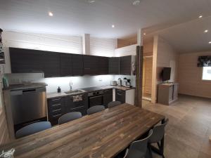 A kitchen or kitchenette at Maglelin Experience Lodge