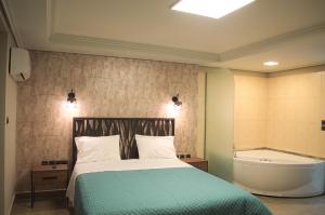 Posteľ alebo postele v izbe v ubytovaní Elaėa Boutique Apartments + 37 fotografií